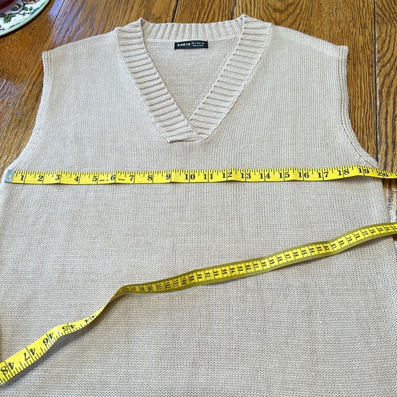 Shein sweater dress, tan, Size Small.  Great for fall weather. Cute w/leggings - Picture 7 of 10